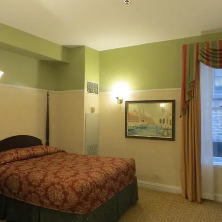Carleton Of Oak Park Hotel Room photo