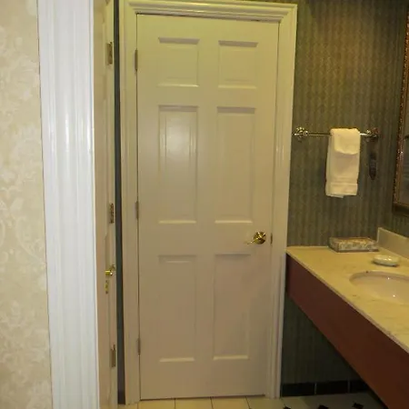 Carleton Of Oak Park Hotel Room photo