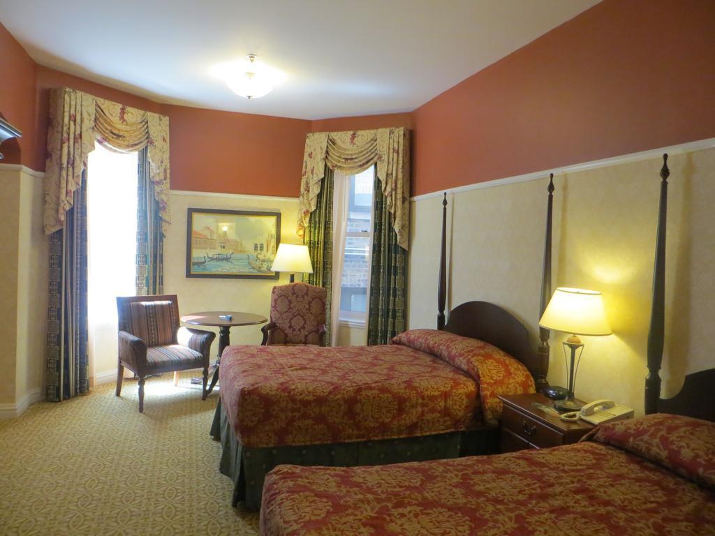 Carleton Of Hotel Oak Park