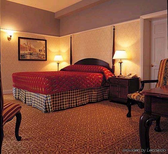 Carleton Of Hotel Oak Park