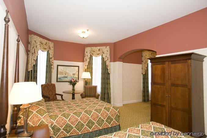 Hotel Carleton Of Oak Park