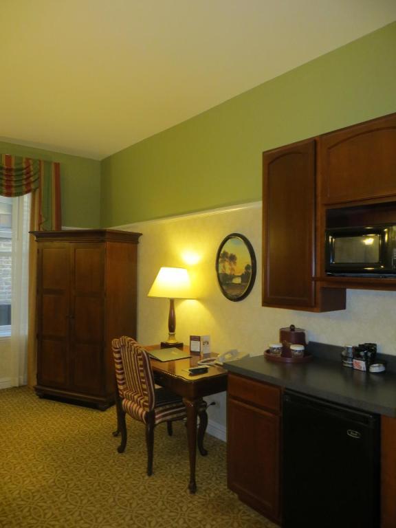 Hotel Carleton Of Oak Park