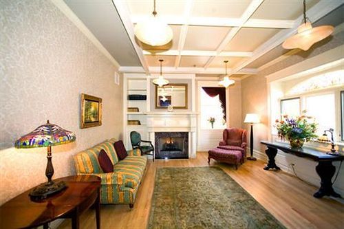 Carleton Of 3* Oak Park