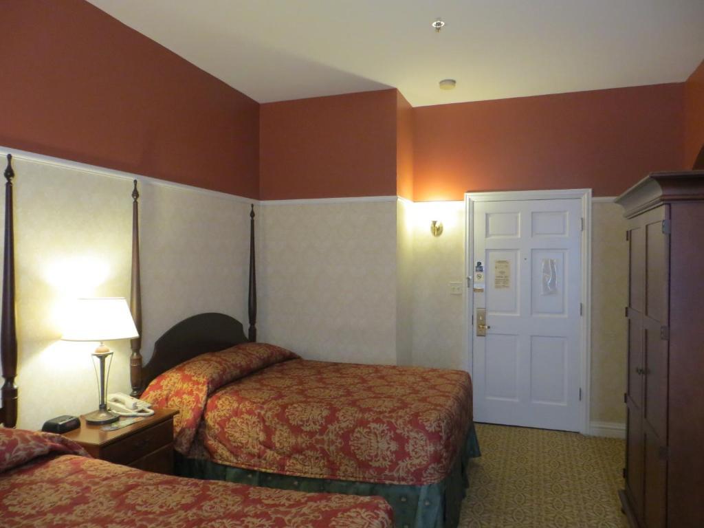 Carleton Of Hotel