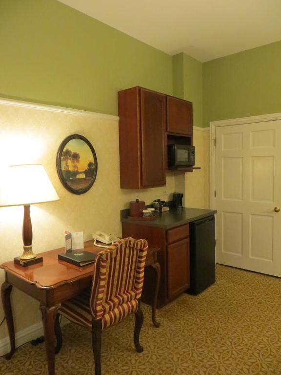 Carleton Of Hotel Oak Park