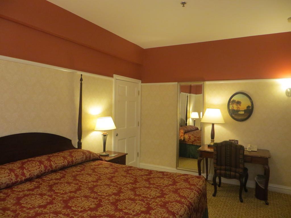 Hotel Carleton Of