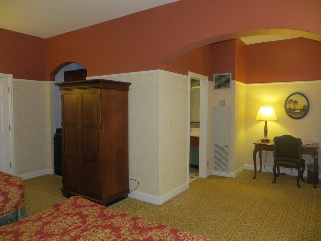 Hotel Carleton Of 3*