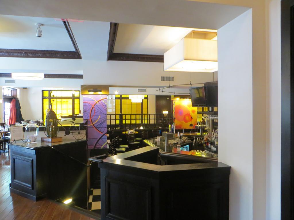 Carleton Of Hotel Oak Park