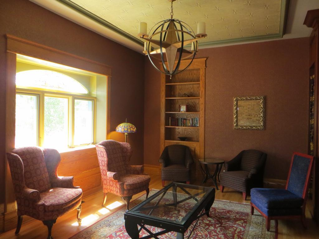 Hotel Carleton Of Oak Park