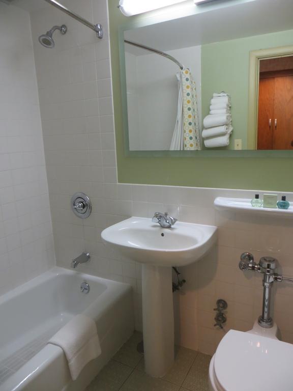 Carleton Of Hotel Oak Park