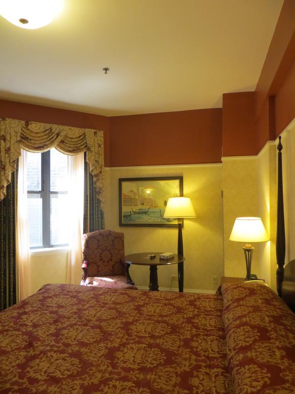 Hotel Carleton Of 3*