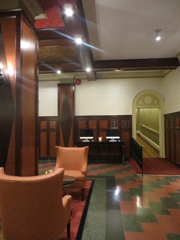 Hotel Carleton Of Oak Park