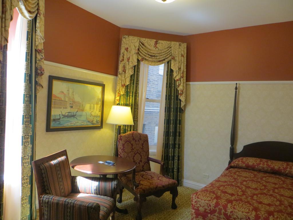 Carleton Of Hotel Oak Park