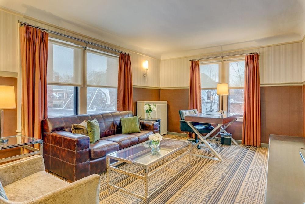 Carleton Of Hotel