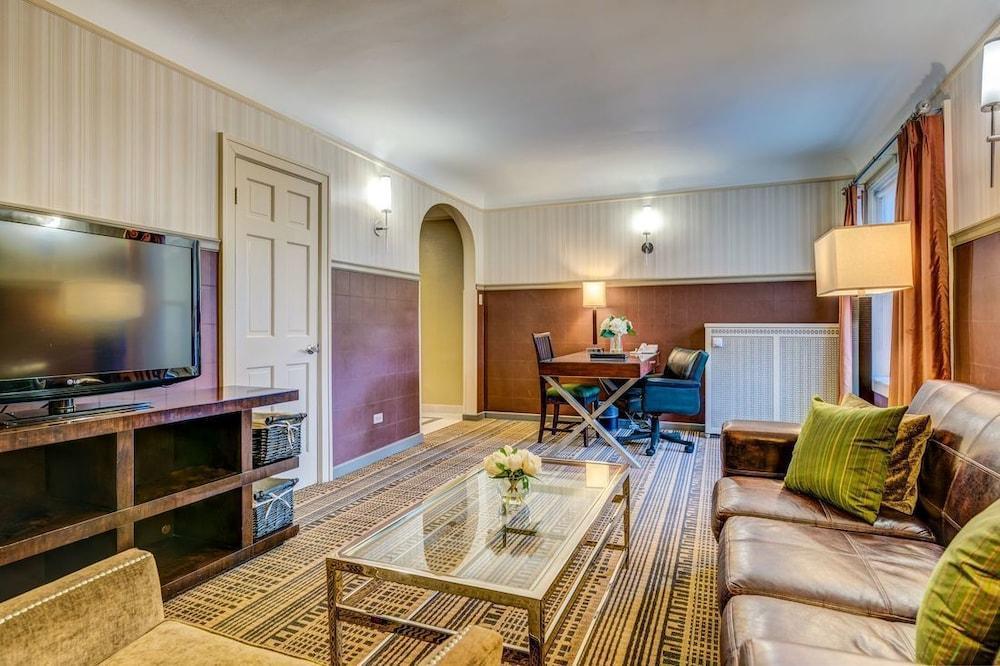Carleton Of 3* Oak Park